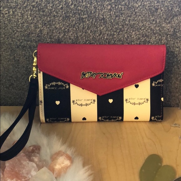 Brand New Betsey Johnson Wristlet! 💄 - Picture 1 of 3